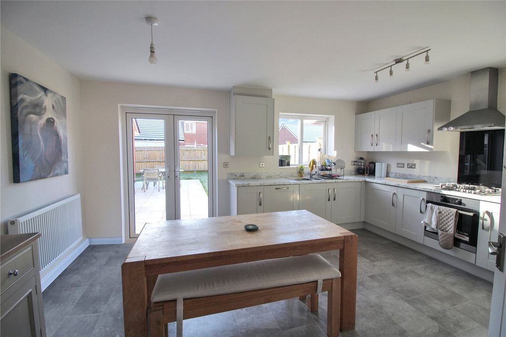 Property photo 2 of 17 Picture No. 11