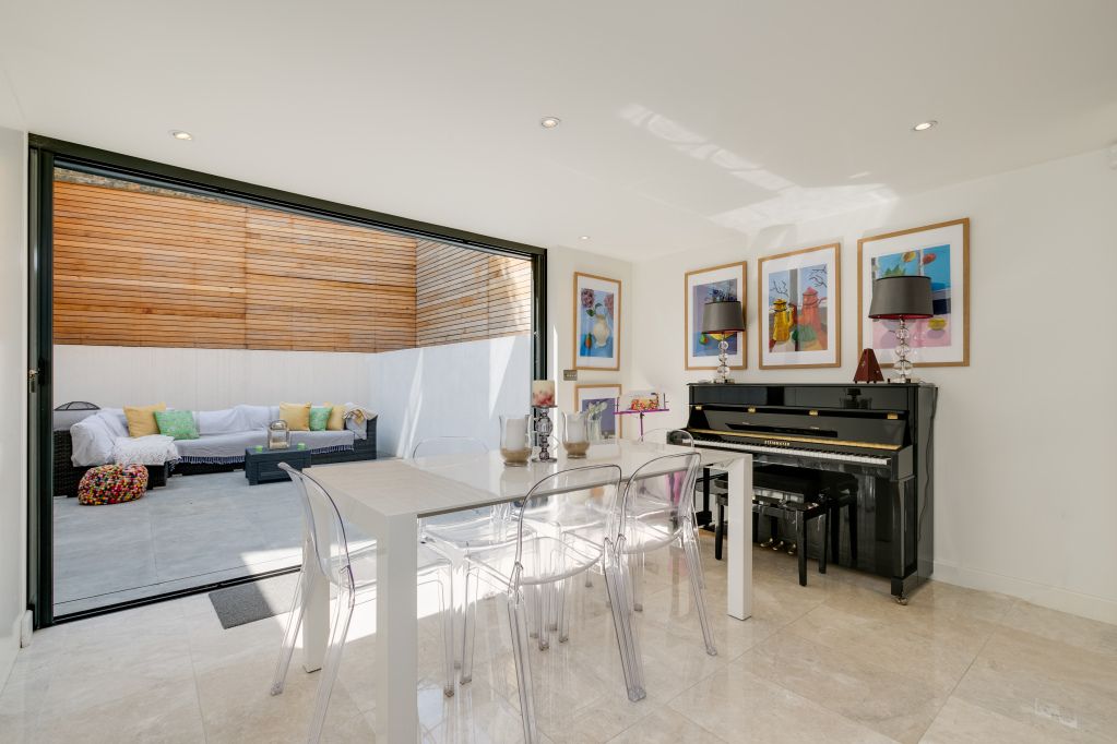 Property photo 3 of 18 Picture 4