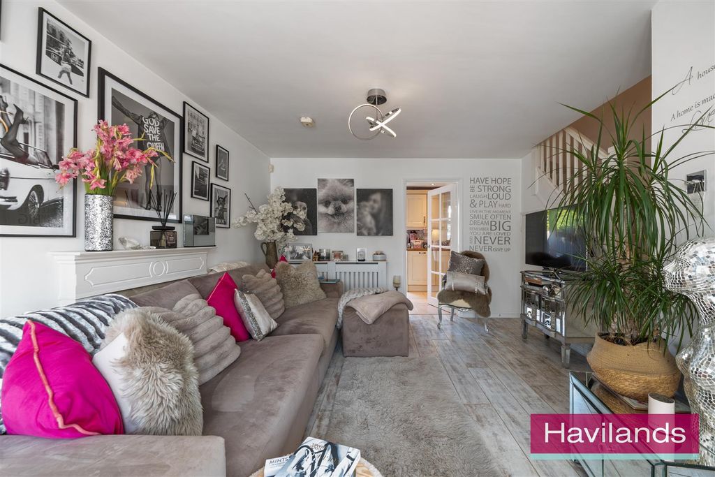 Property photo 3 of 23 Laidlaw Drive-20.Jpg