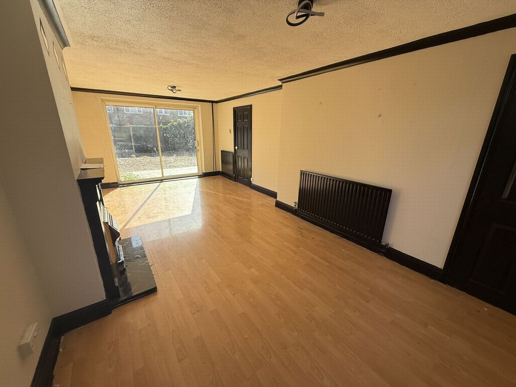 Property photo 2 of 10 Lounge
