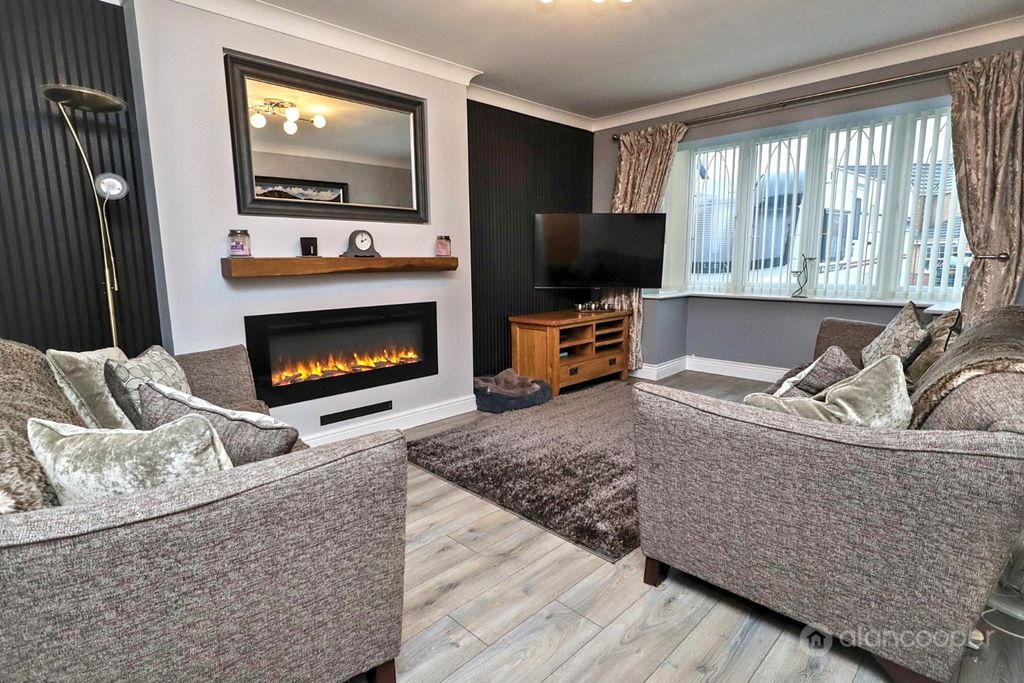 Property photo 2 of 33 4817854