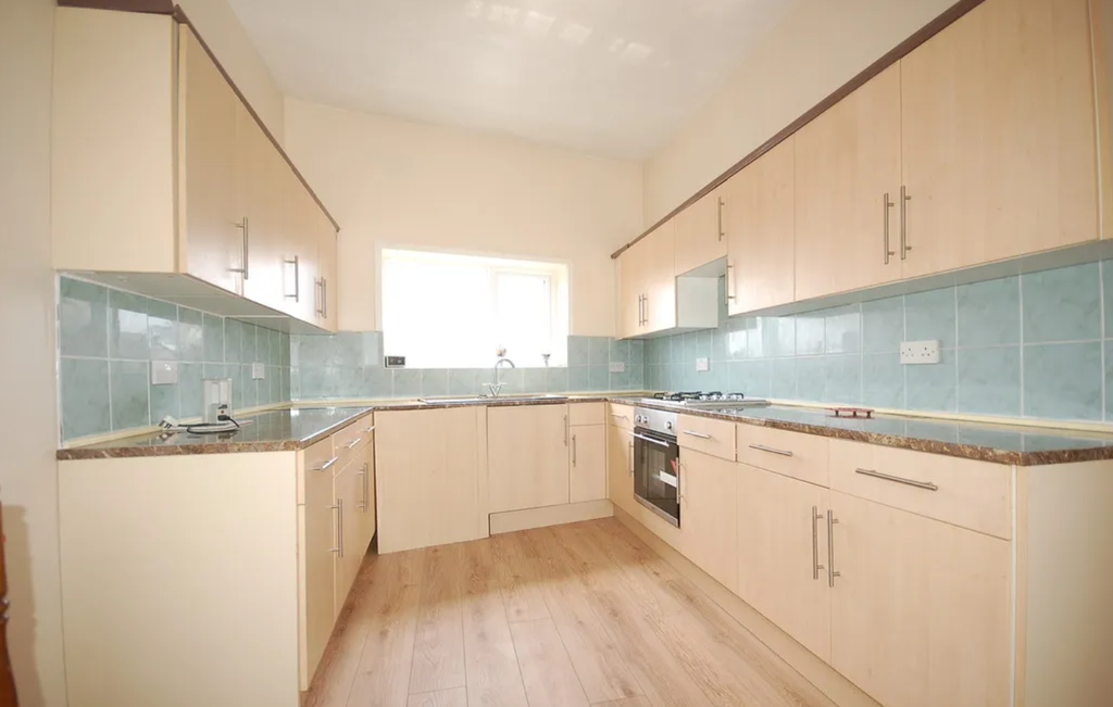 Property photo 3 of 5 Kitchen