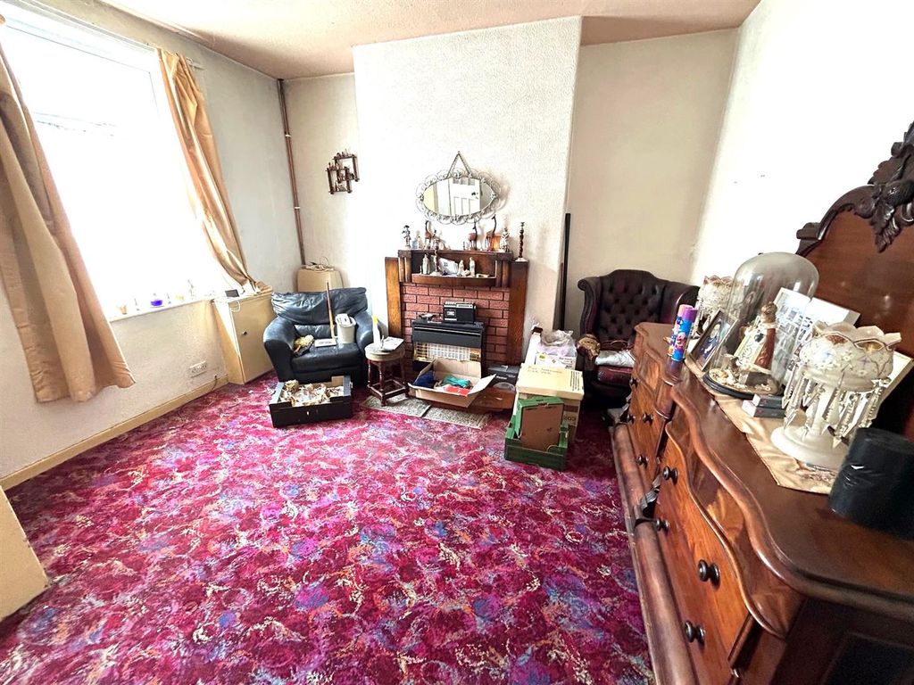 Property photo 2 of 6 Lounge.Jpg