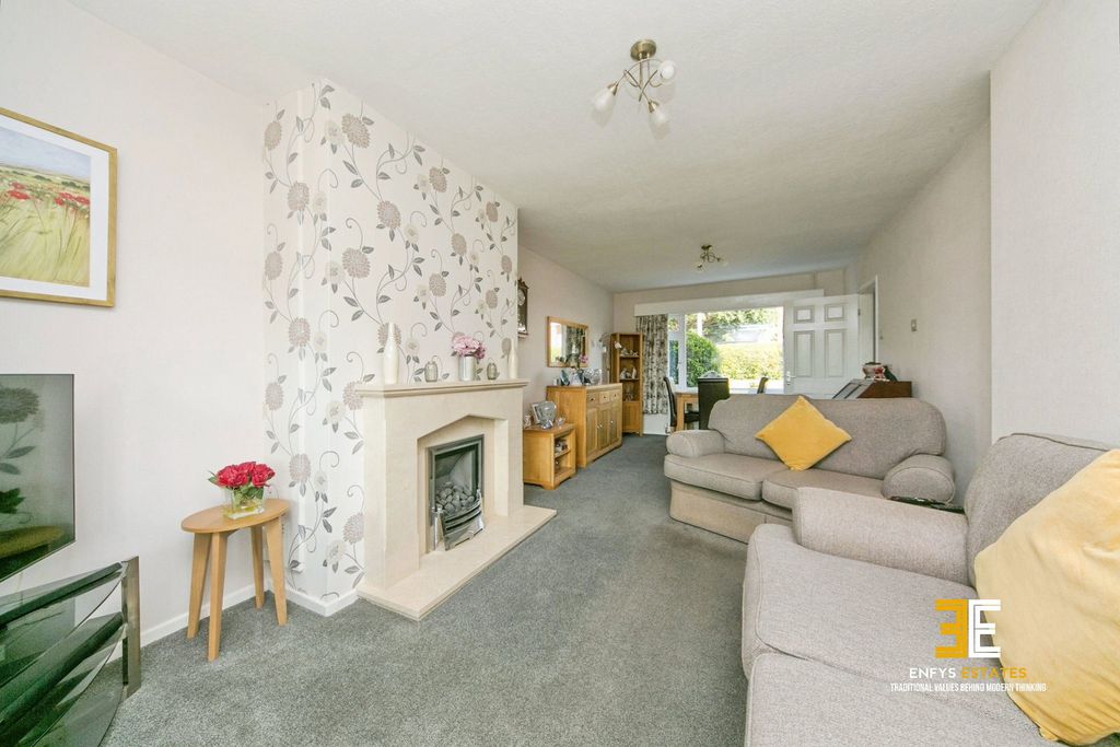 Property photo 2 of 23