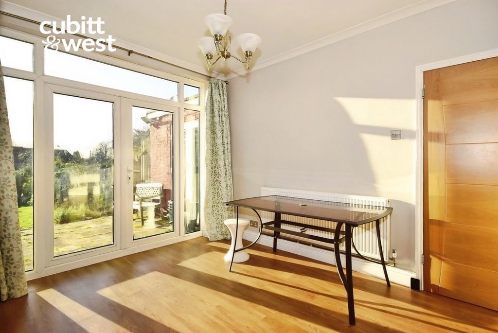 Property photo 2 of 13 21A9617c-10