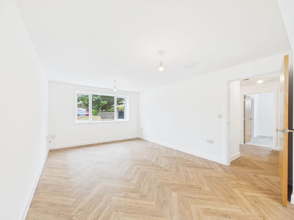 Property photo 2 of 30
