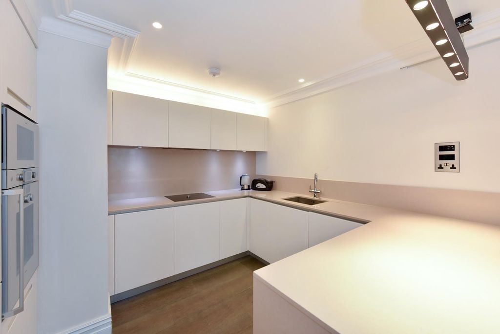 Property photo 2 of 9 6, 4 Queens Gate (2).Jpg