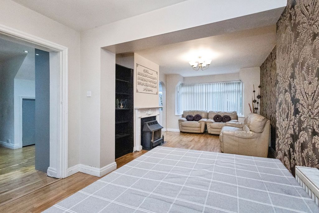 Property photo 3 of 28 Pbox-Img.Jpg