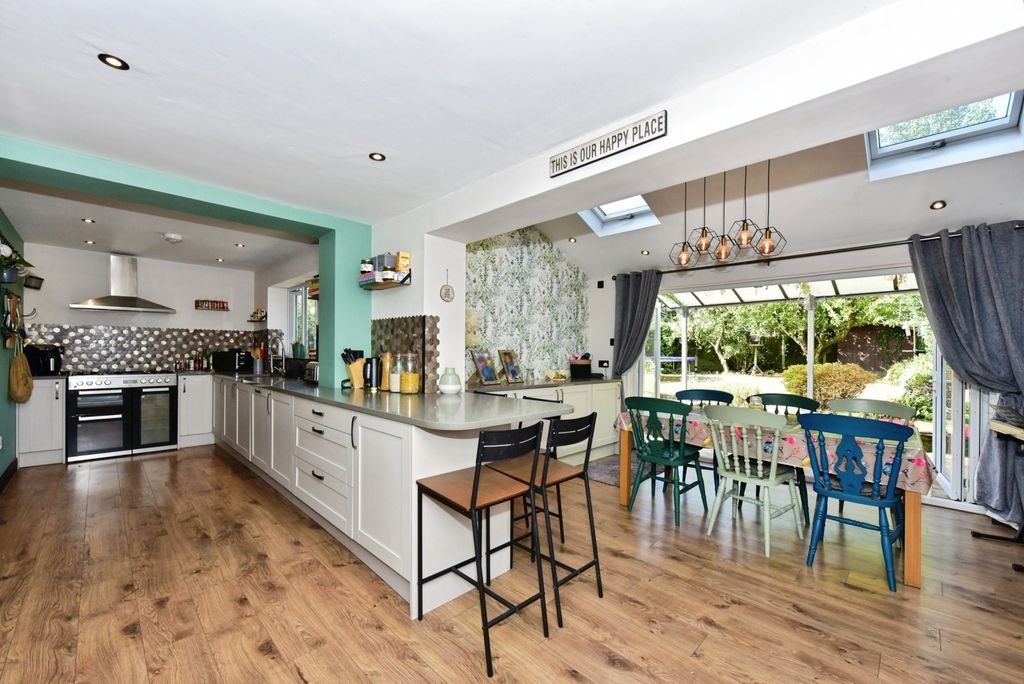 Property photo 3 of 22 Pbox-Img.Jpg