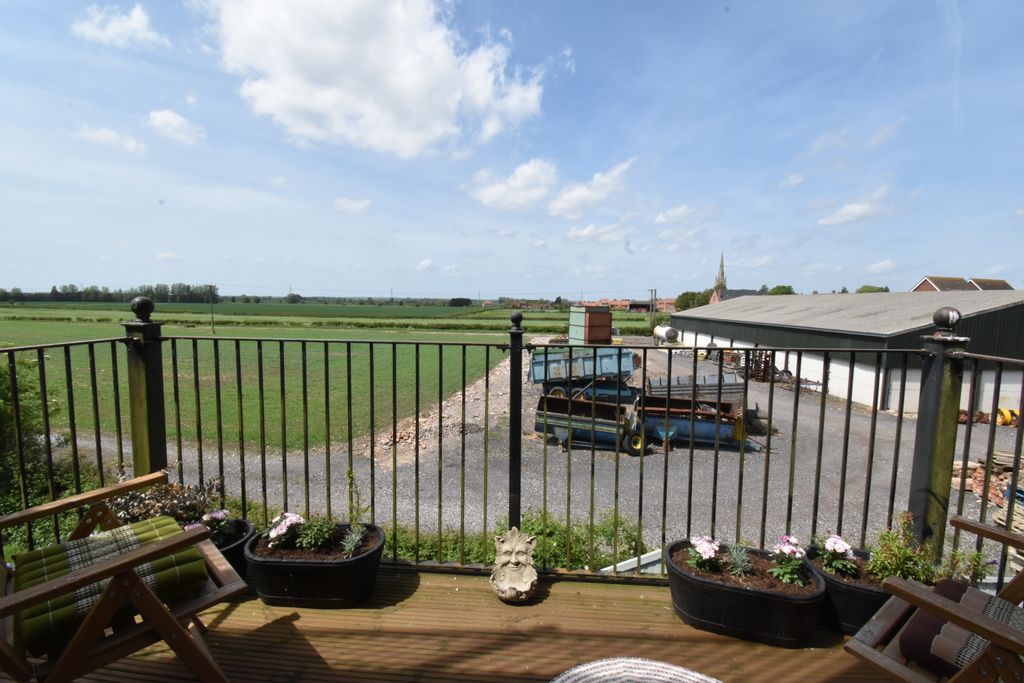 Property photo 1 of 12 Balcony