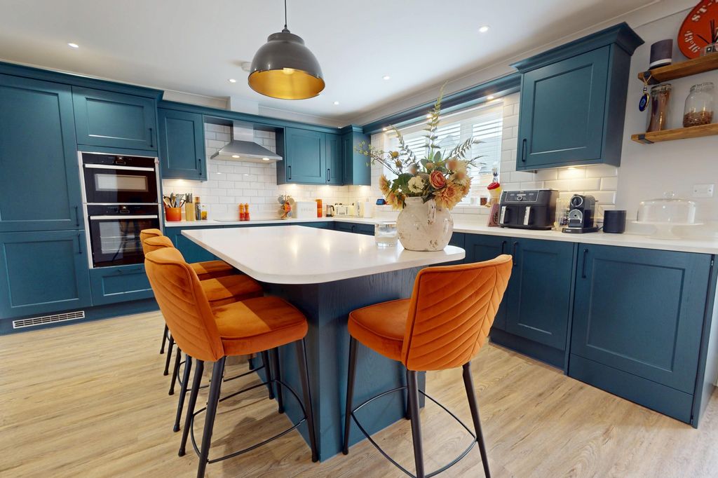 Property photo 3 of 21