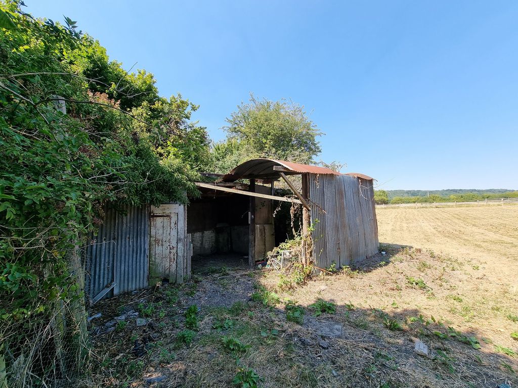 Property photo 3 of 5 Photo 03