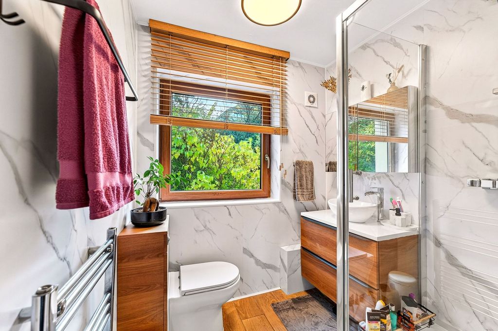 Property photo 3 of 34 Bathroom