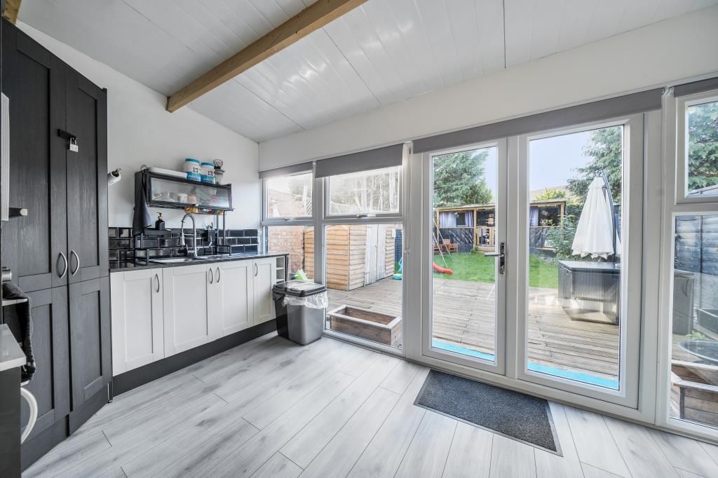 Property photo 2 of 20 Kitchen