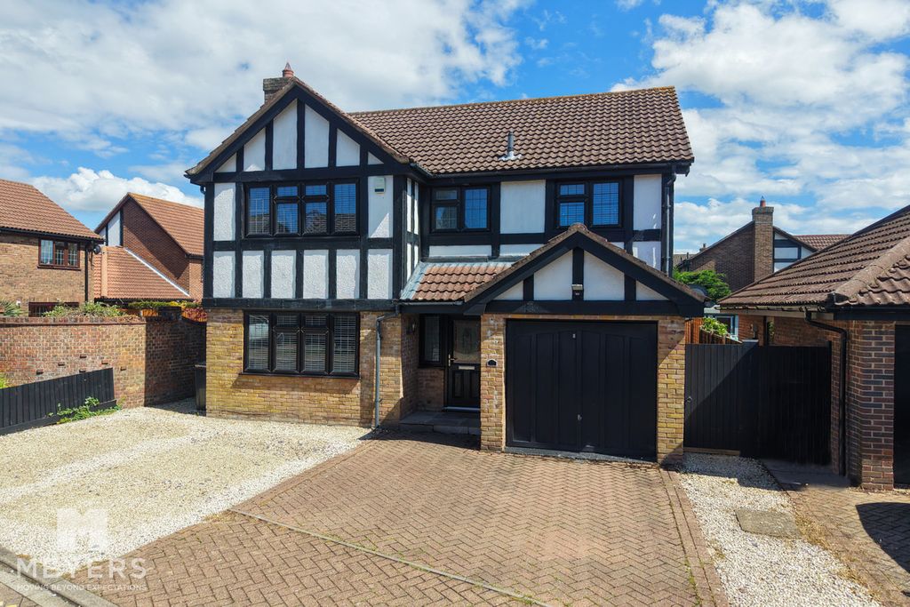 Property photo 1 of 32
