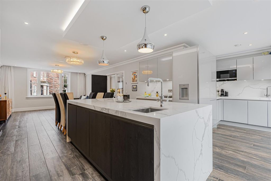 Property photo 2 of 38 13_70090.Jpg