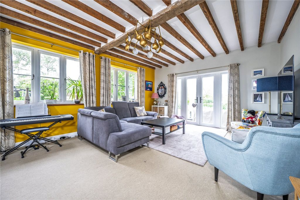 Property photo 3 of 22 Sitting Room