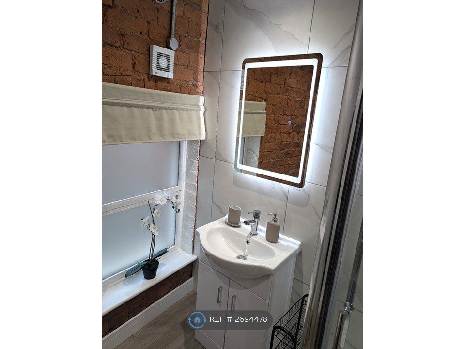 Property photo 2 of 35