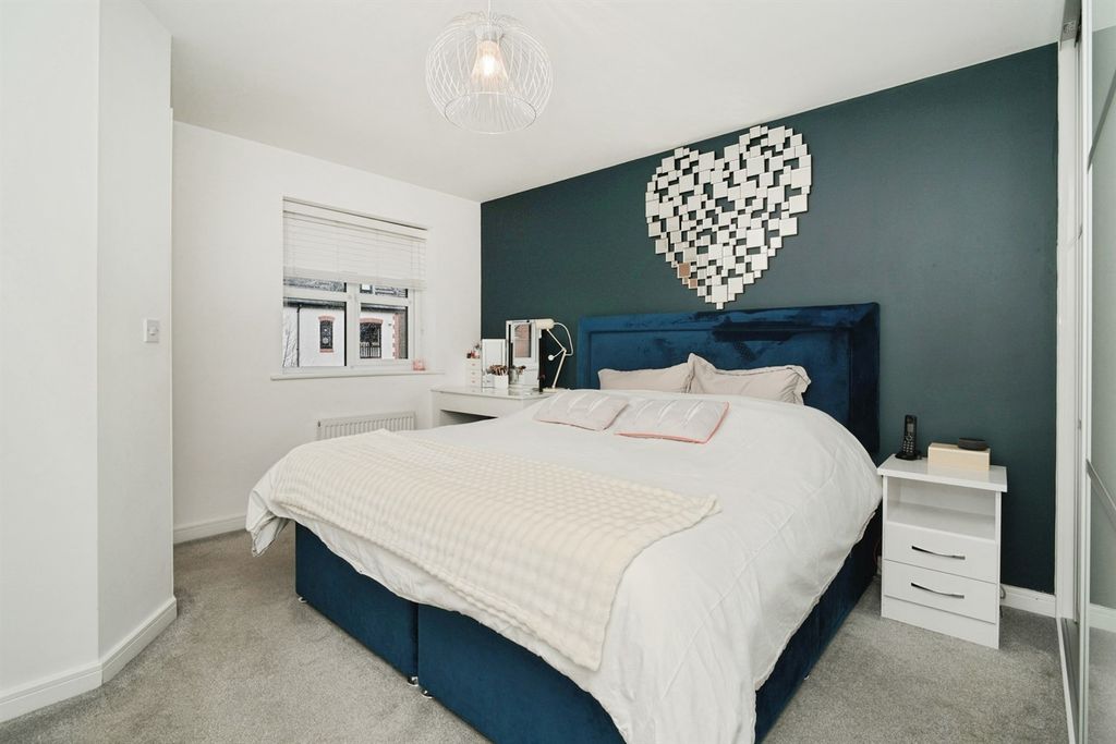 Property photo 3 of 19 Bedroom 1