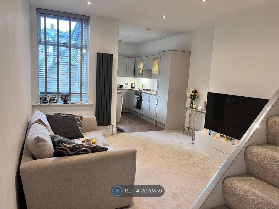 Property photo 1 of 6 Living Room