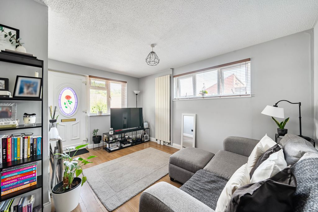 Property photo 2 of 9 15106141