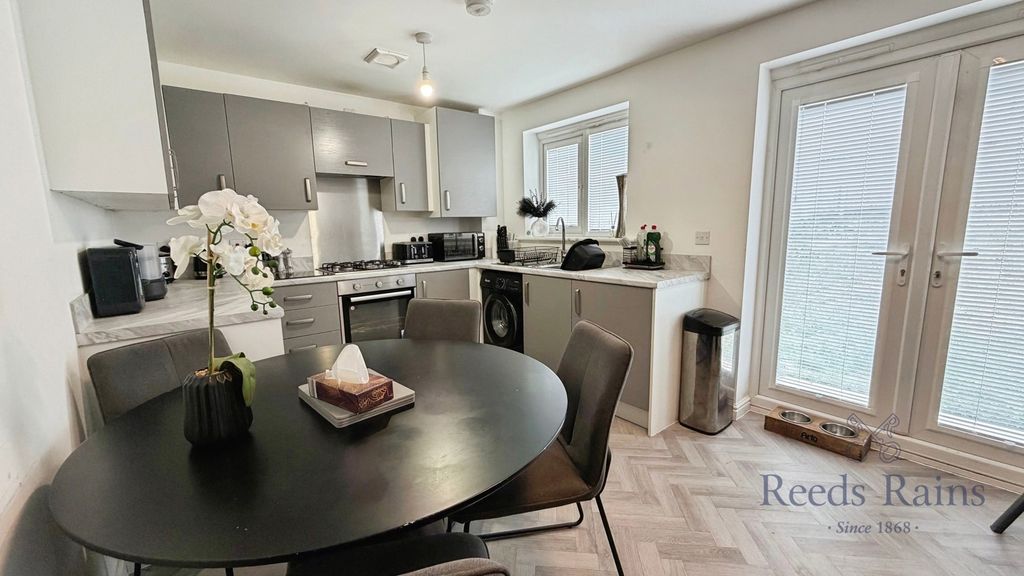 Property photo 3 of 13 Pbox-Img.Jpg