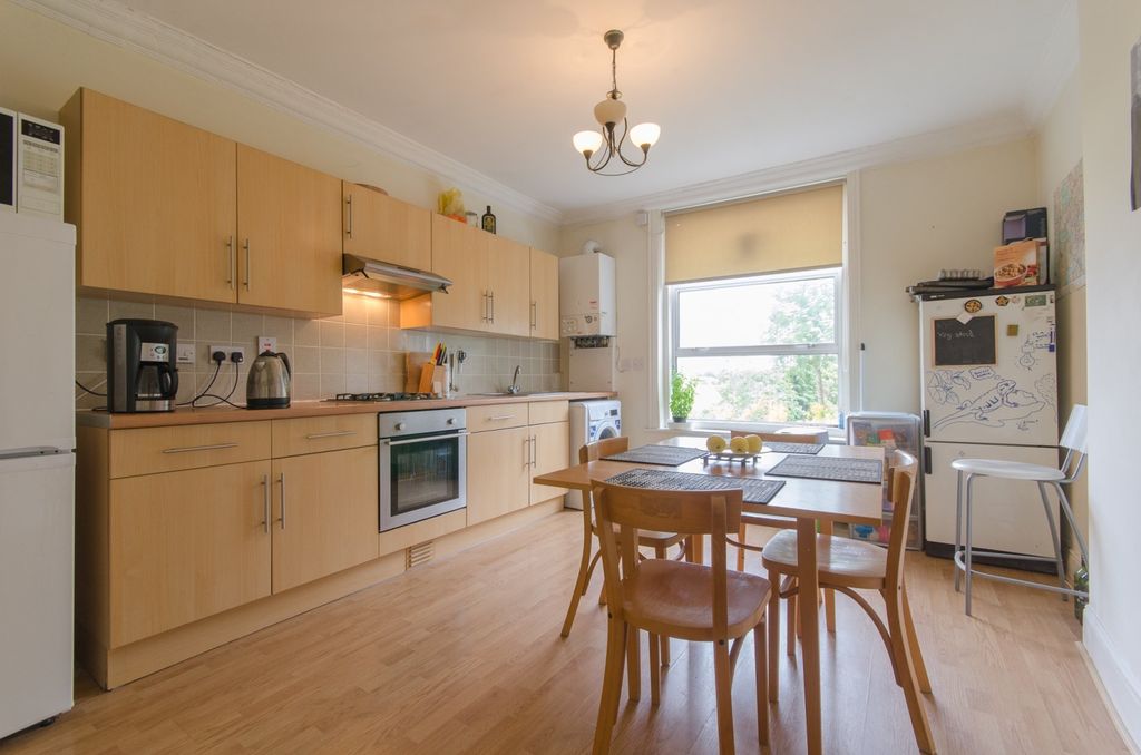 Property photo 2 of 8 Kitchen