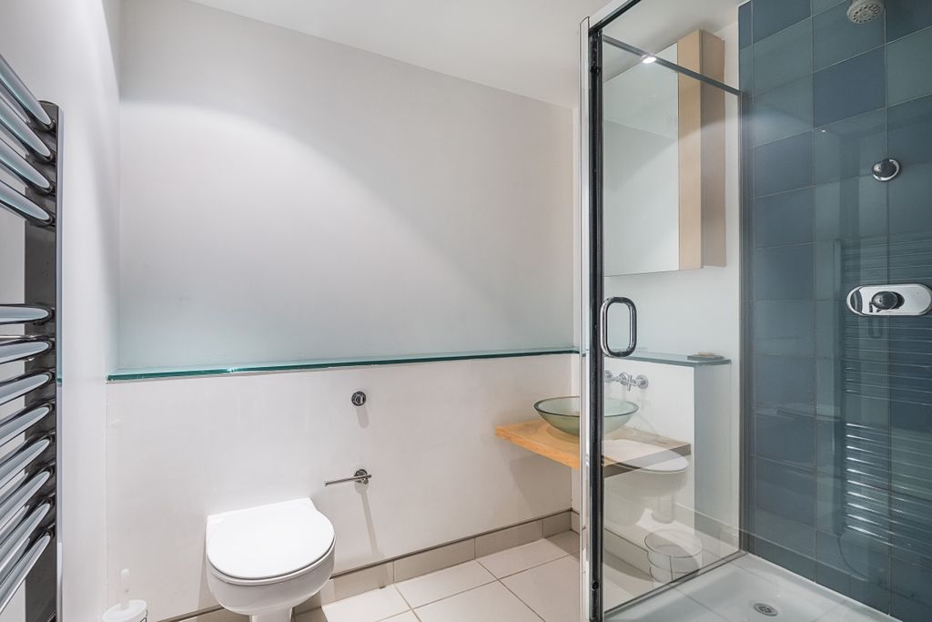 Property photo 3 of 4 Bathroom