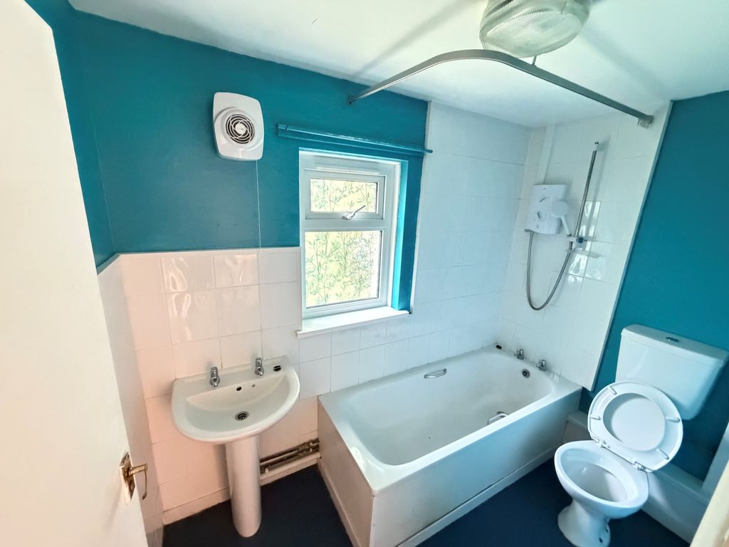 Property photo 3 of 5 6