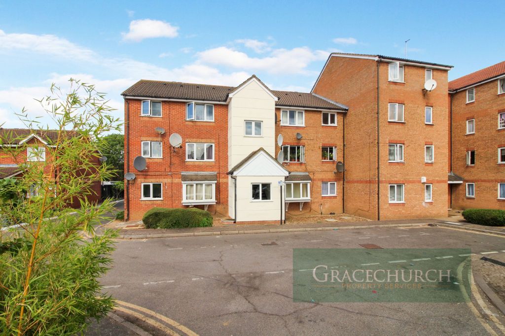 Property photo 1 of 8 Studio Flat For Sale