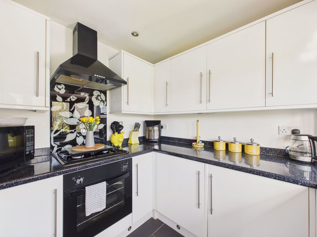 Property photo 3 of 10 Kitchen