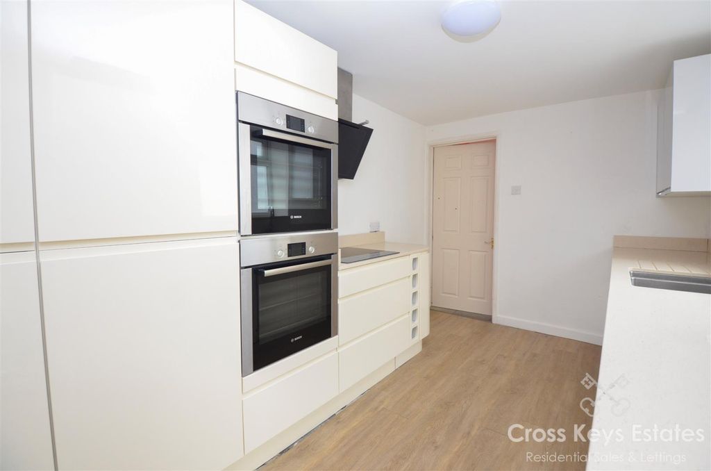 Property photo 3 of 16 Kitchen