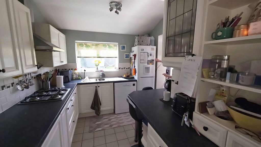Property photo 2 of 25