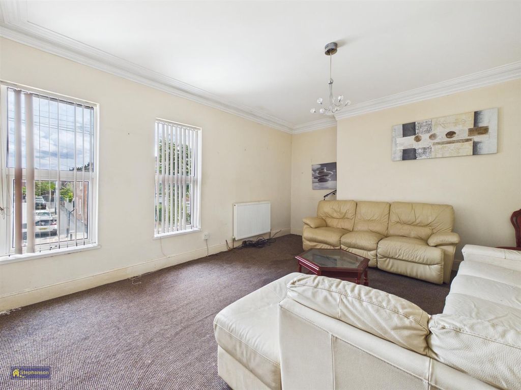 Property photo 1 of 8 Living Room