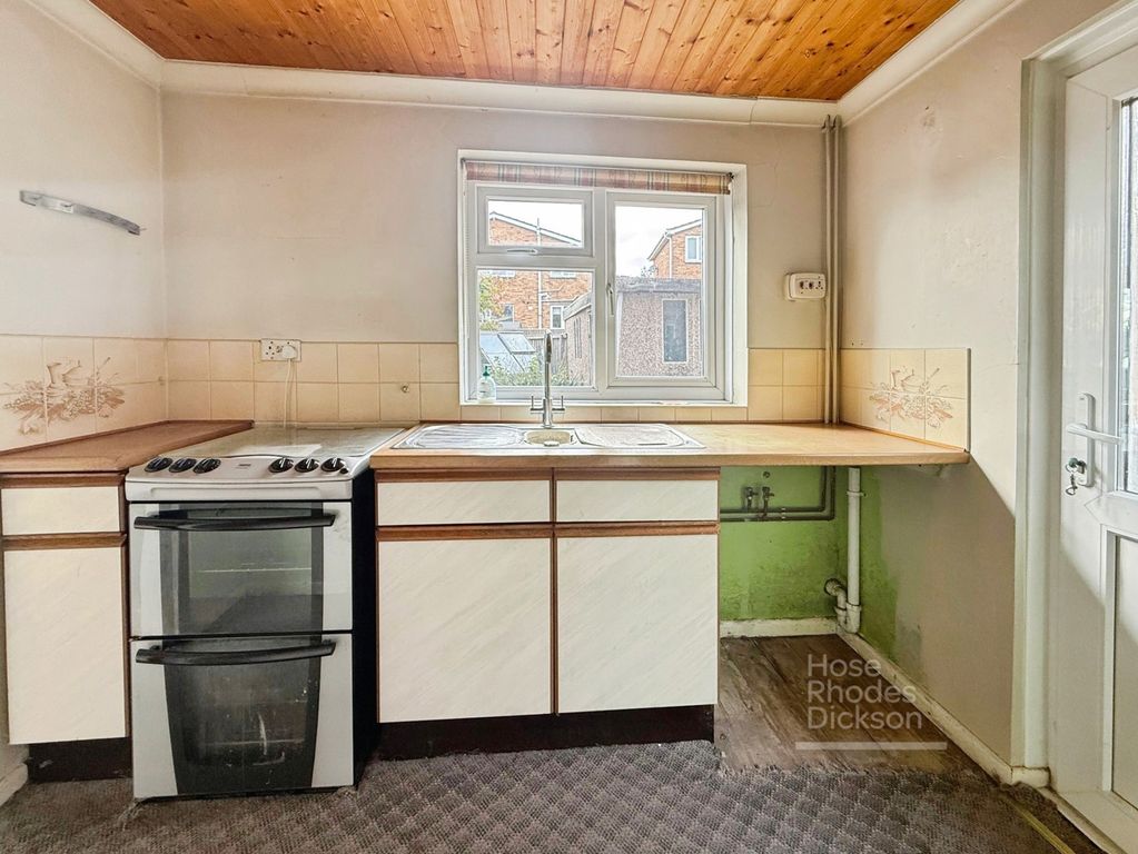 Property photo 3 of 9 Kitchen
