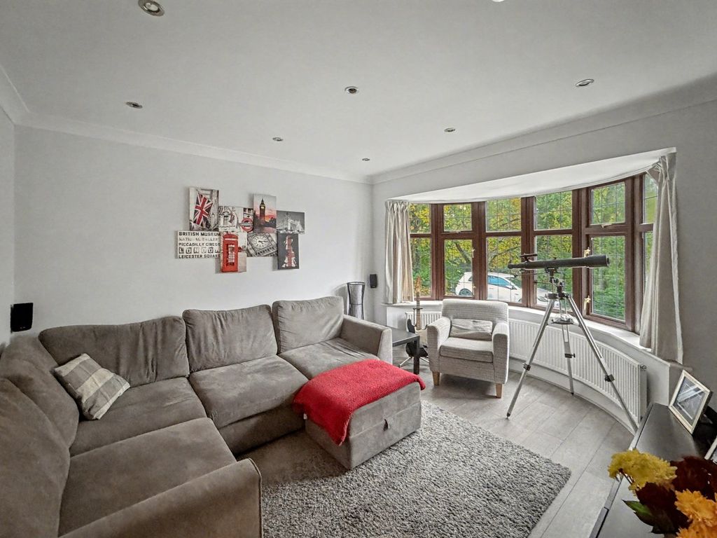 Property photo 2 of 28