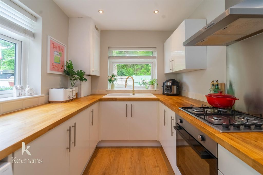 Property photo 3 of 37 Dean Road-16.Jpg