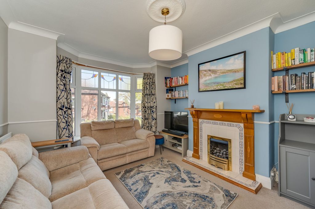 Property photo 2 of 28