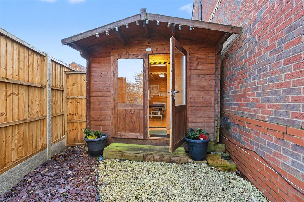 Property photo 3 of 33 Log Cabin