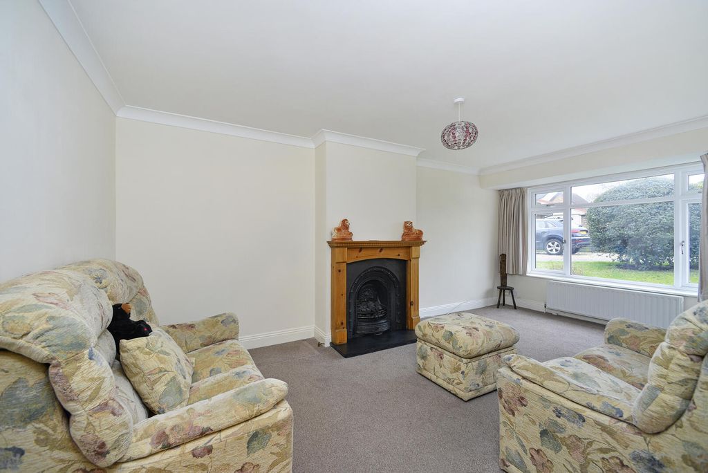 Property photo 3 of 11 Living Room