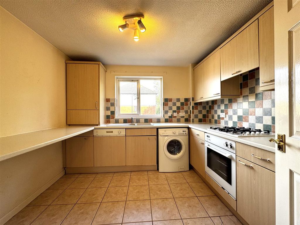 Property photo 3 of 9 Kitchen
