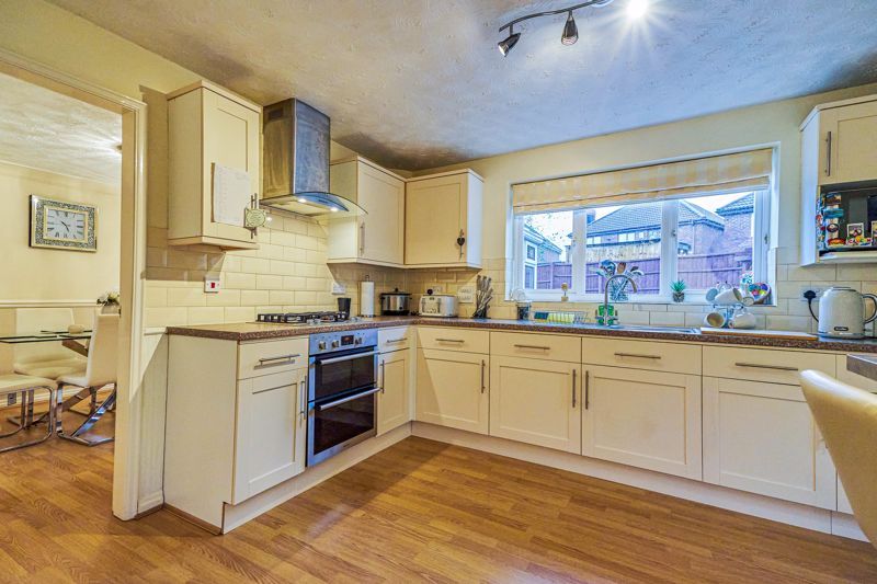 Property photo 2 of 37 Photo 44