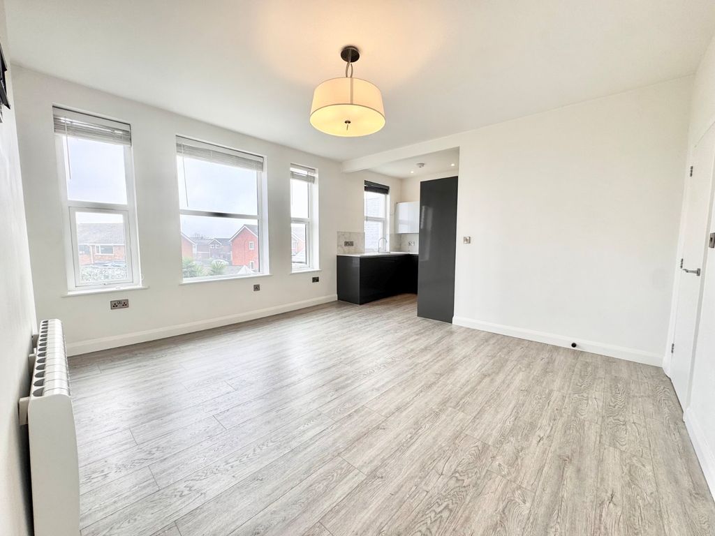 Property photo 3 of 11 Picture No. 16