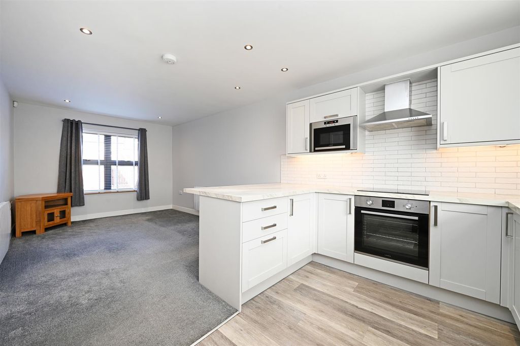 Property photo 3 of 13 Living Kitchen