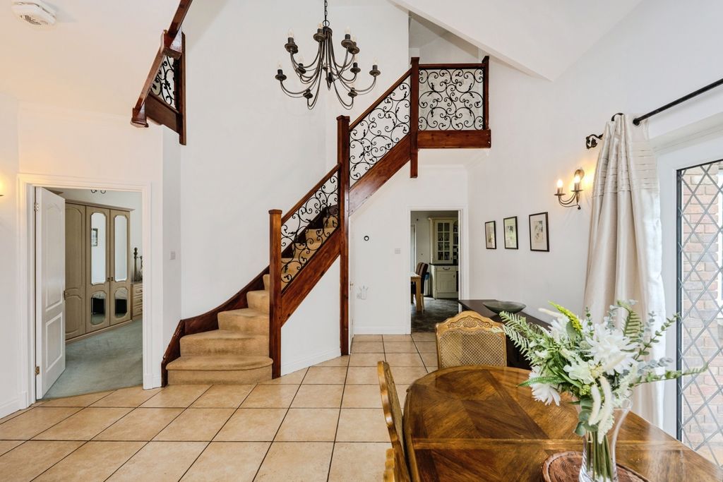 Property photo 3 of 28 Pbox-Img.Jpg