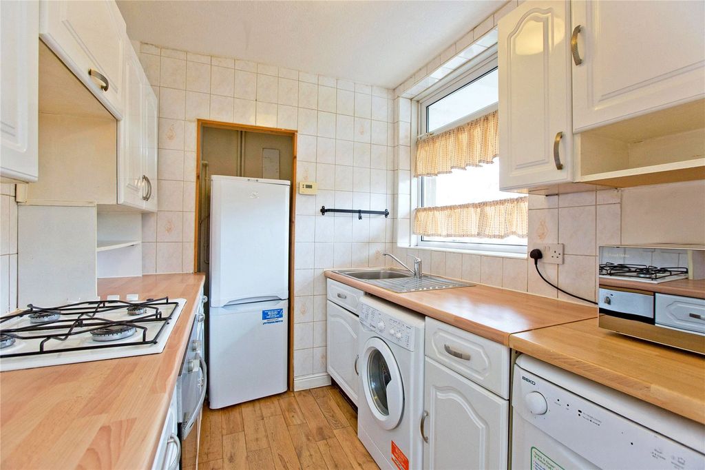 Property photo 2 of 10 Kitchen