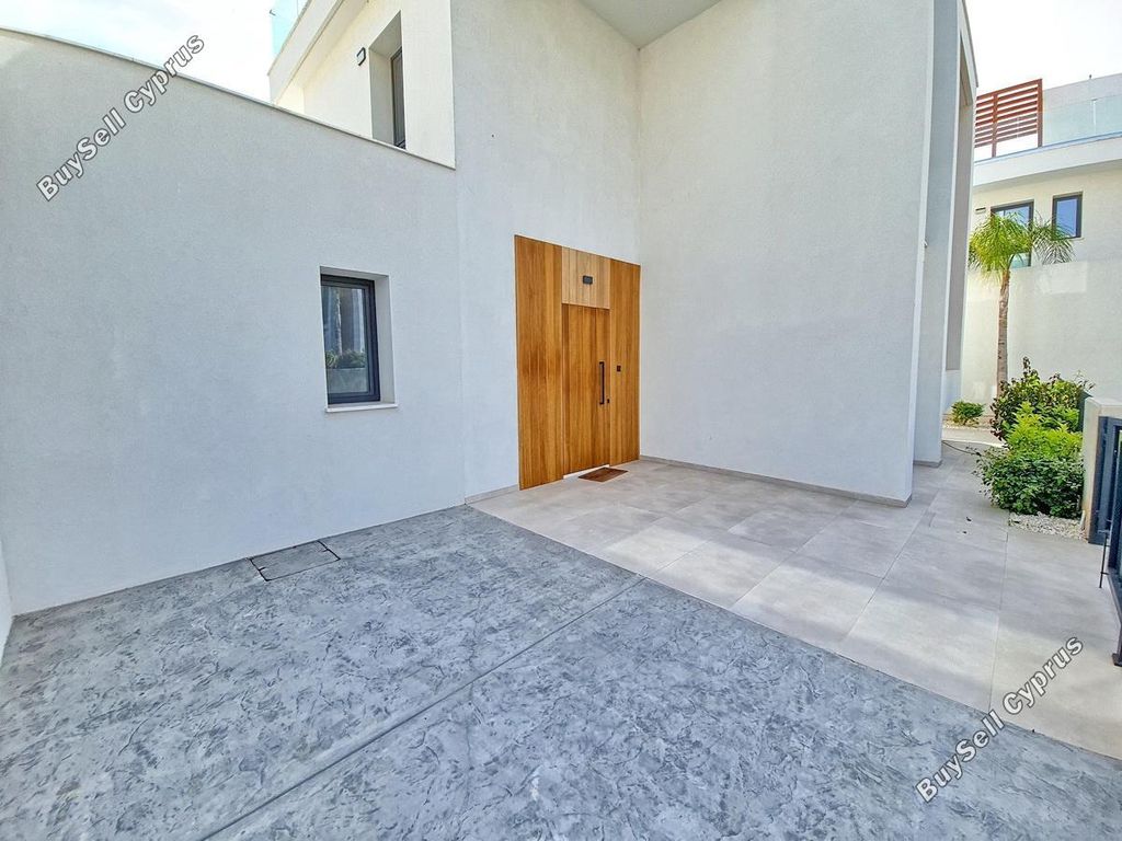Property photo 3 of 38