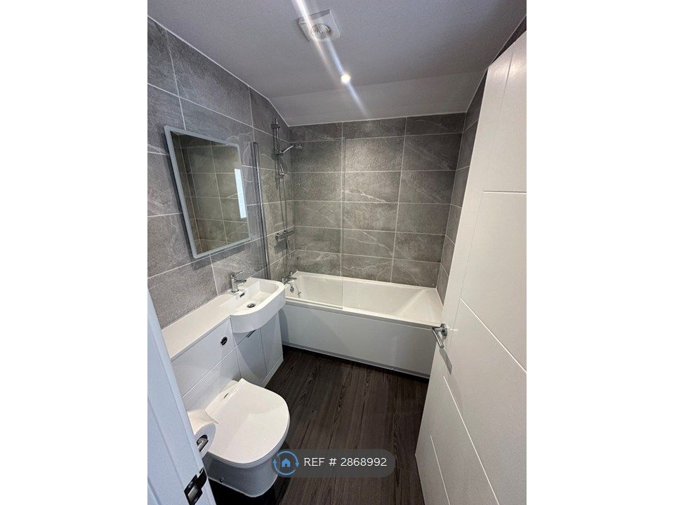 Property photo 3 of 15 Bathroom