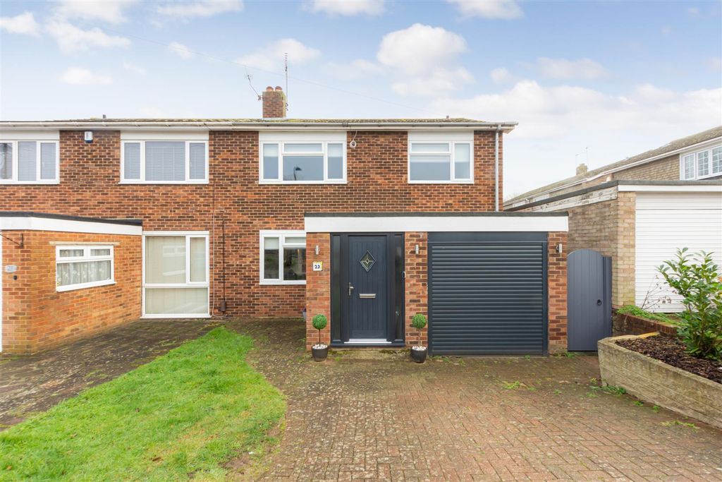 4 bed semi-detached house for sale Derry Downs