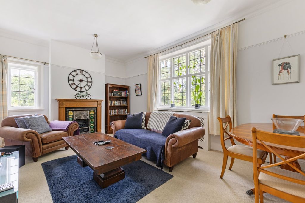 Property photo 2 of 11 Sitting Room